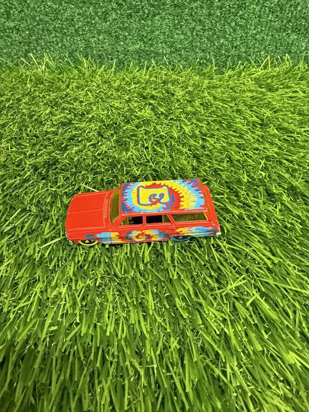 Hot Wheels '64 Nova Wagon Gasser Red Tie-Dye Peace Sign X1624 Malaysia 2012